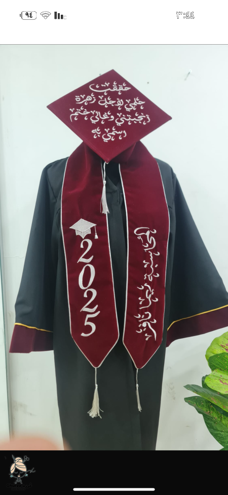 أحمر